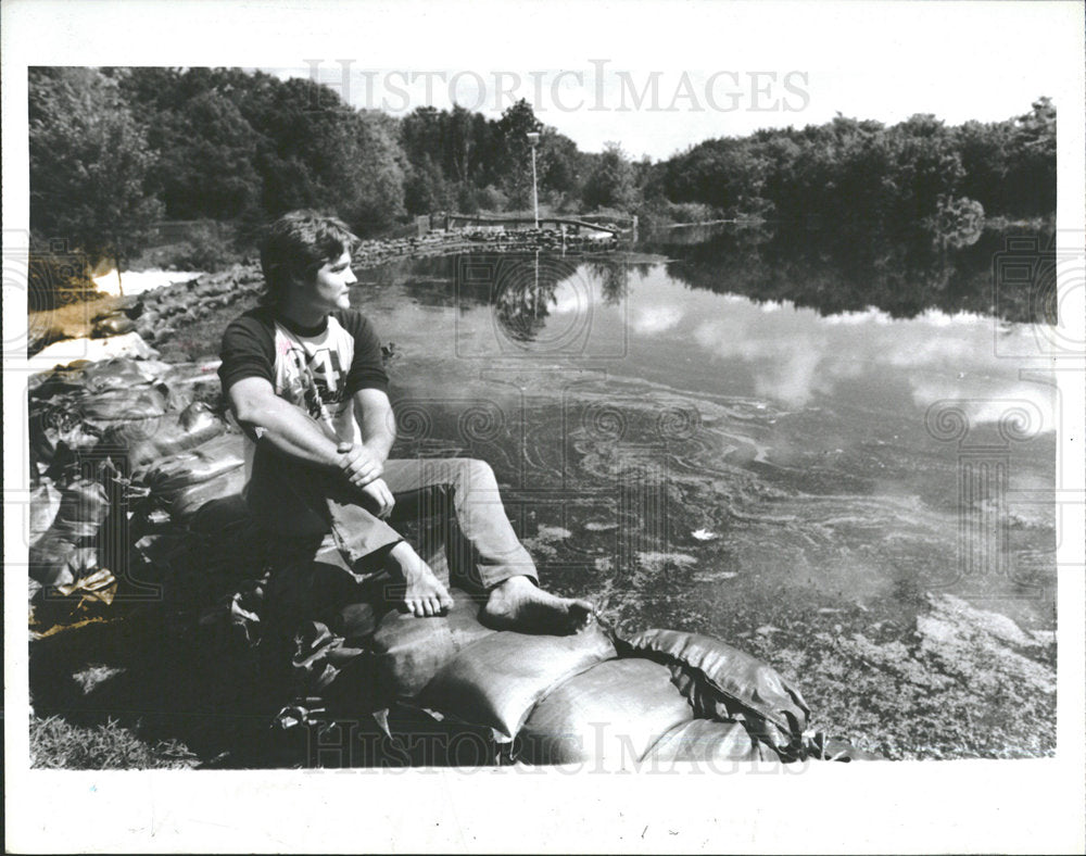 1985 Press Photo Flood Overflow Expande Water Land Wind - Historic Images