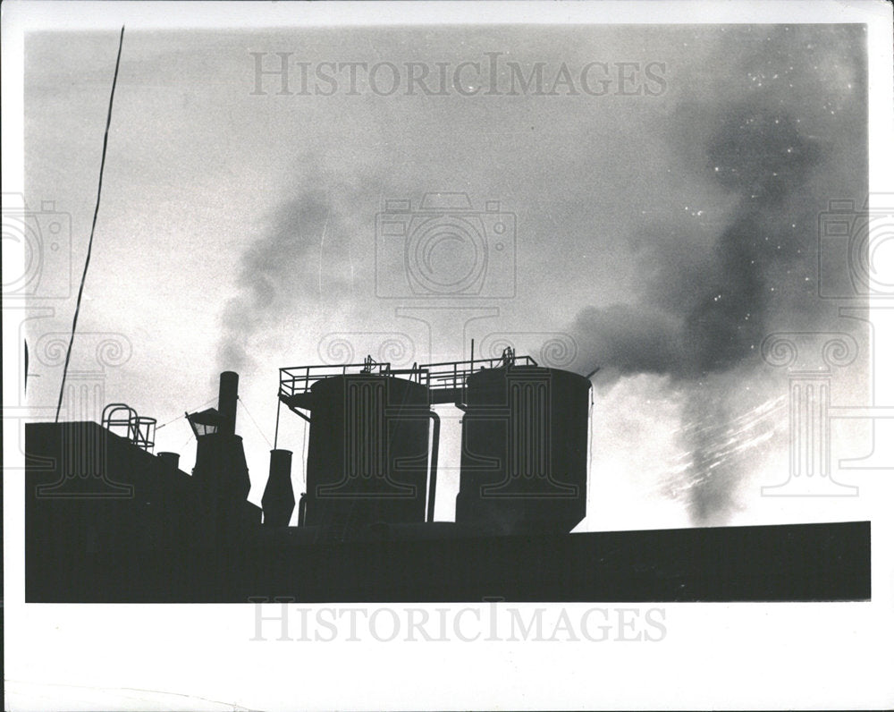 1971 Press Photo Pontiac Foundry Air Pollution Michigan - Historic Images
