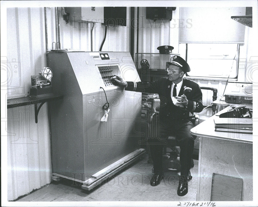 1961 Press Photo Rouge Andrew Sassack alarm center  - Historic Images