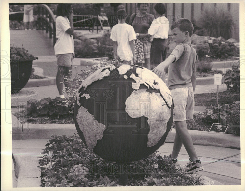 1993 Press Photo Jennifer Cramer Haslett MSU garden - Historic Images