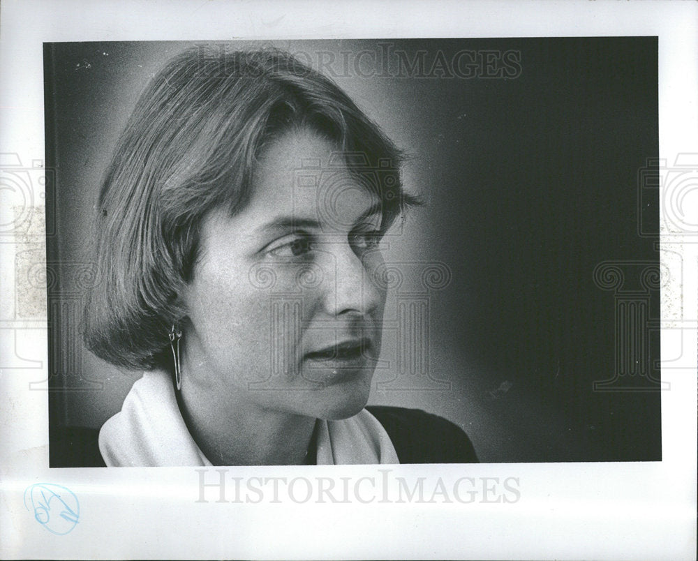1977 Press Photo Carolyn Washburne Author Office  - Historic Images