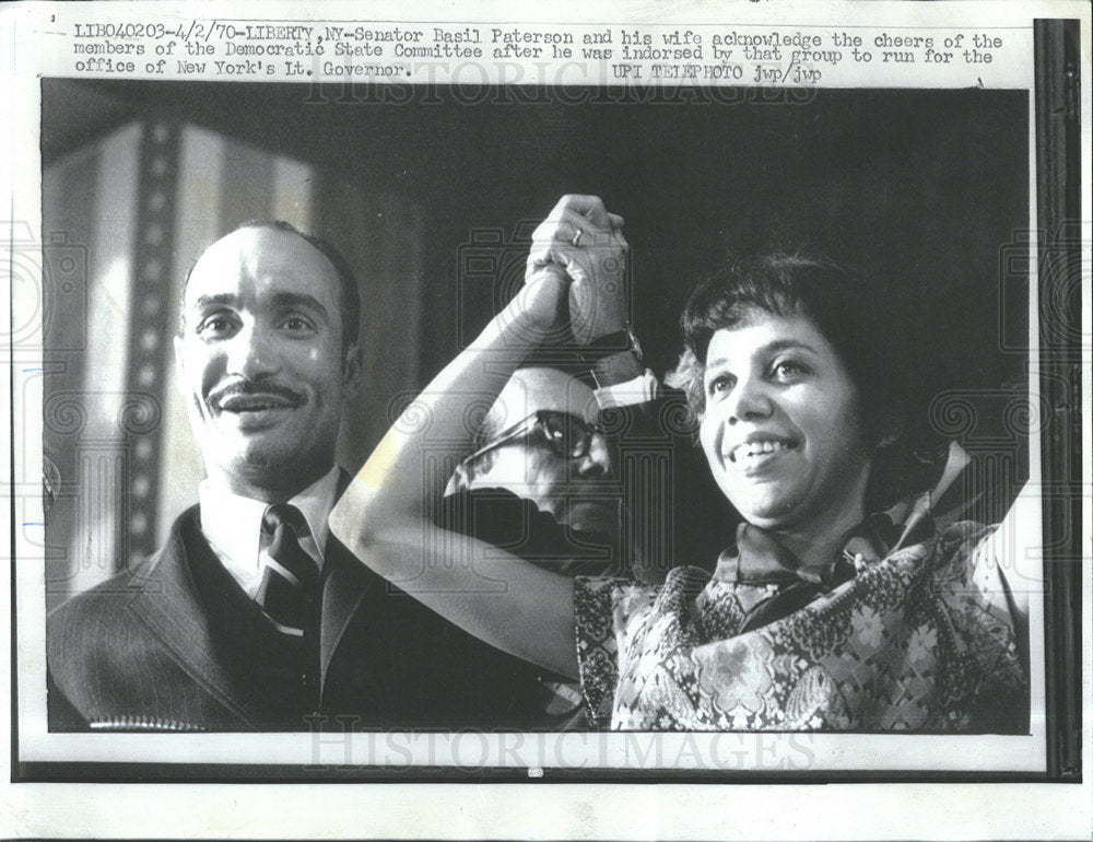 1970 Press Photo Senator Paterson and Wife Cheered For - Historic Images