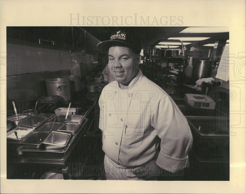 1994 Press Photo Chef Paul Rathburn in the Kitchen - Historic Images