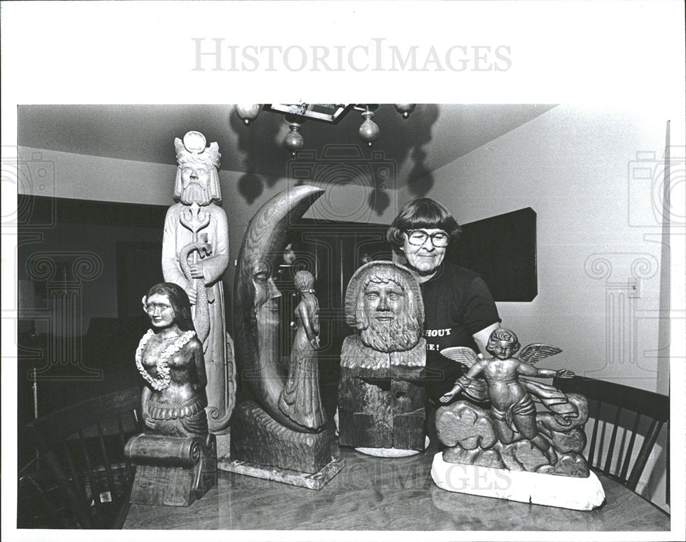 1982 Press Photo Wood Carver, Mildred Rawbar - Historic Images