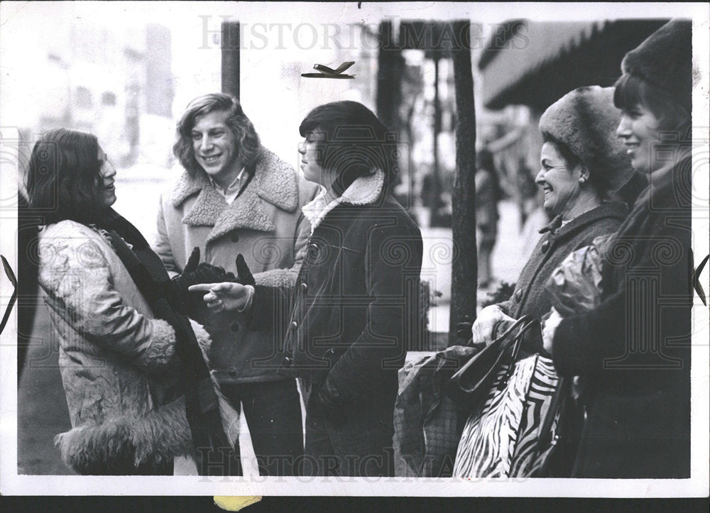1971 Press Photo People Happy Faces Laughing - Historic Images
