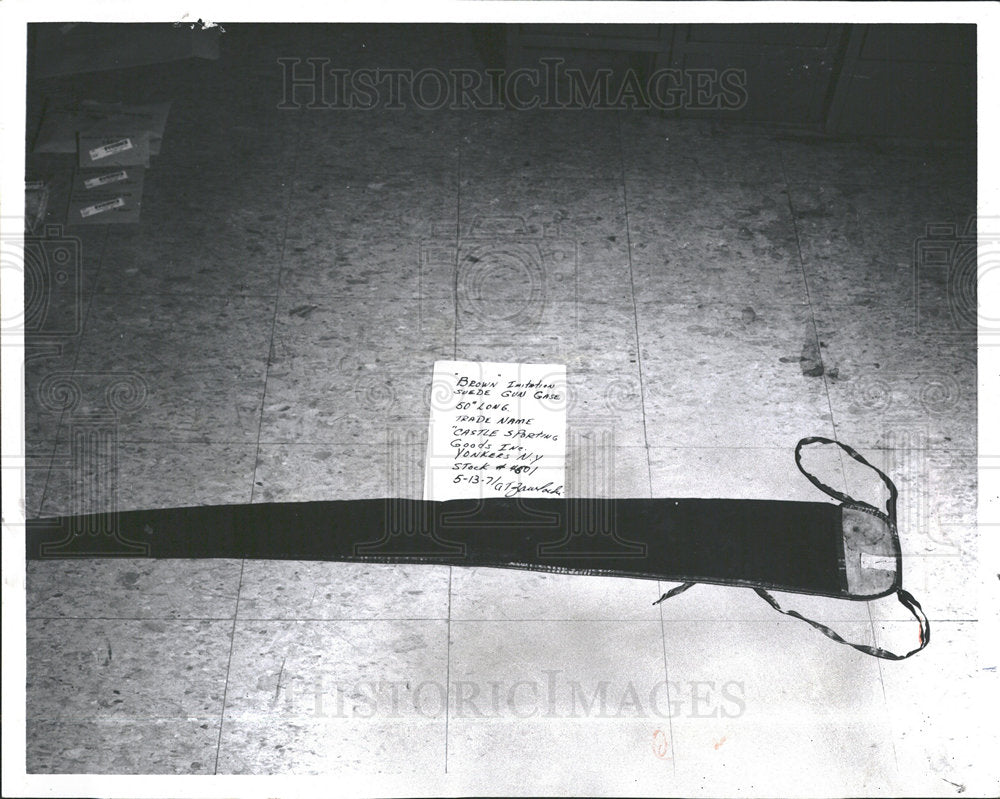 1971 Press Photo Rifle Case Kathy Radtke Murdered - Historic Images