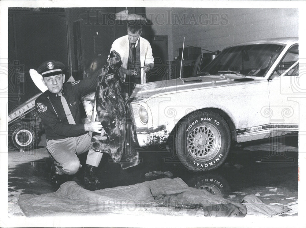 1971 Press Photo Kathryn Radlke coat found in car - Historic Images