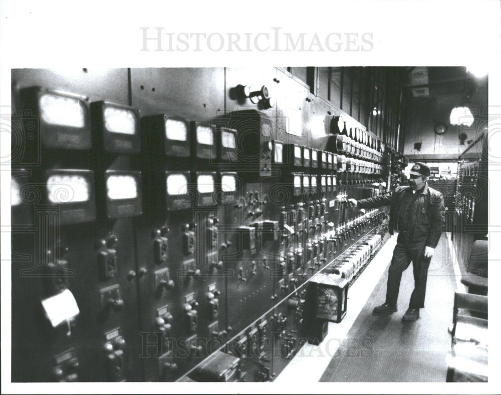 1989 Press Photo  Detroit Windsor Tunnel Control Room  - Historic Images