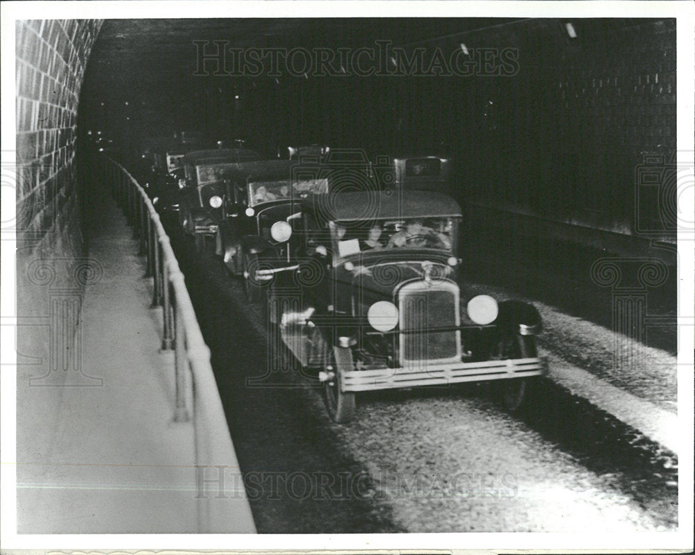 Press Photo Tunnel roadway traffic one lane direction  - Historic Images