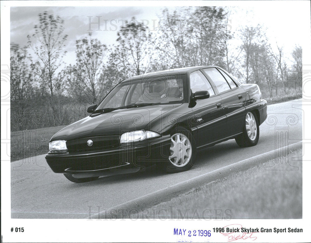 1996 Press Photo 1996 Buick Skylark Gran Sport Sedan  - Historic Images