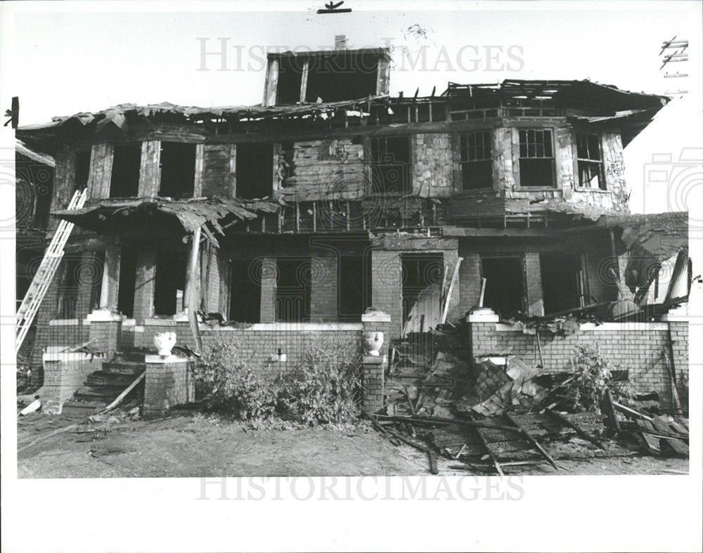 1988 Press Photo possible bomb explosion left four dead - Historic Images