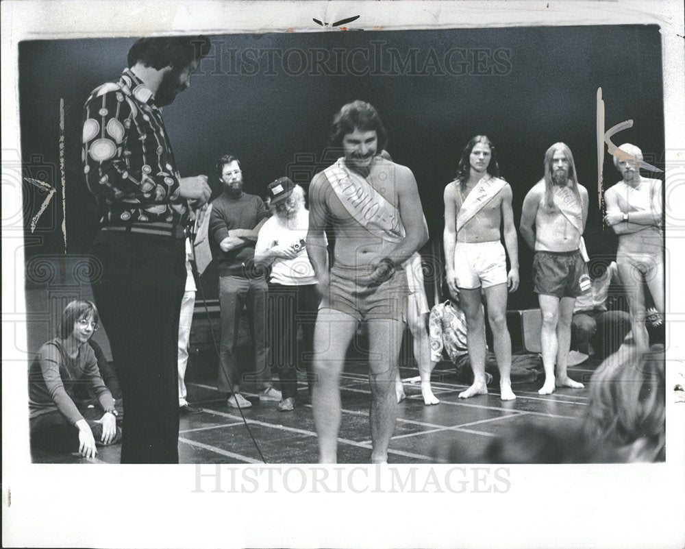 1975 Press Photo male beauty contest - Historic Images