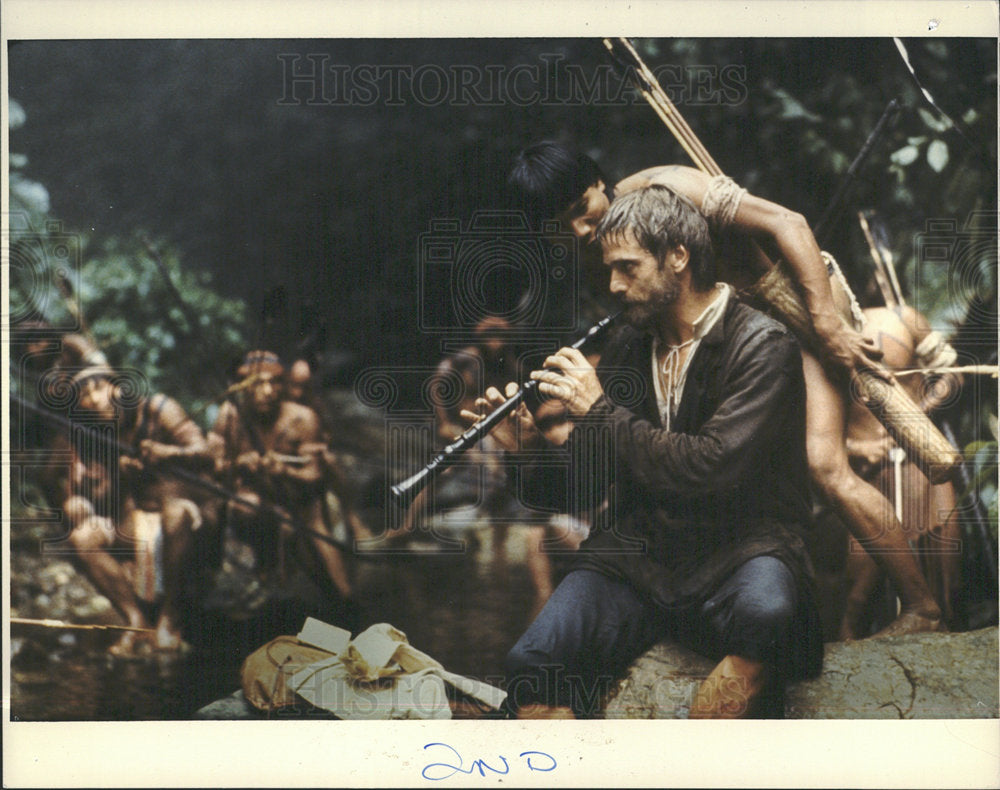 1986 Press Photo Jeremy Irons Clarinet Mission movie - Historic Images