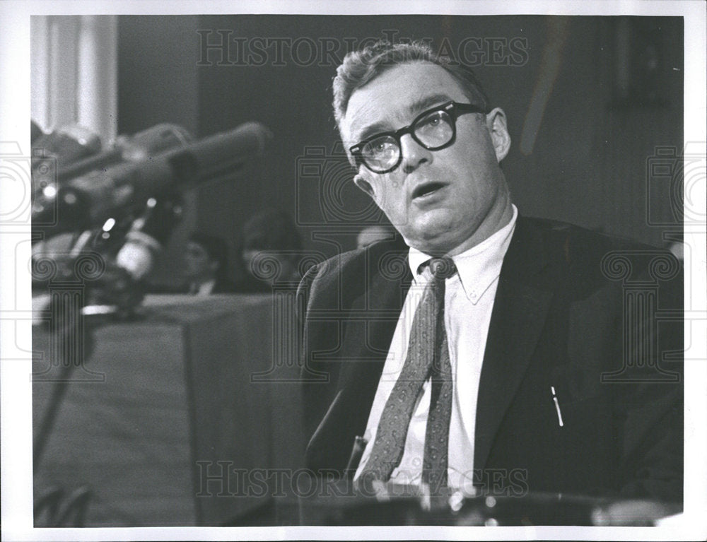 1967 Press Photo Commissioner Education Harold Howe - Historic Images