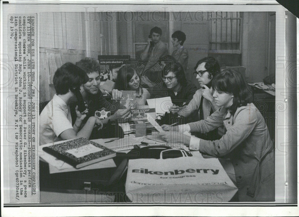 1970 Press Photo Eikenberry Student Campaign Workers - Historic Images