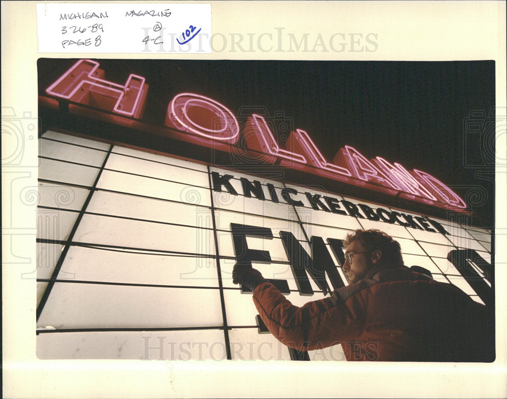 1989 Press Photo Theater Owner Philip Tanis Marquee - Historic Images