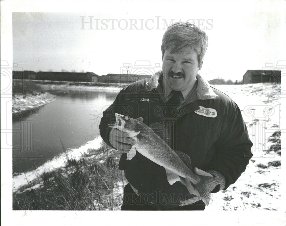 1992 Press Photo Treatment Plant Supt Holding Walleye  - Historic Images