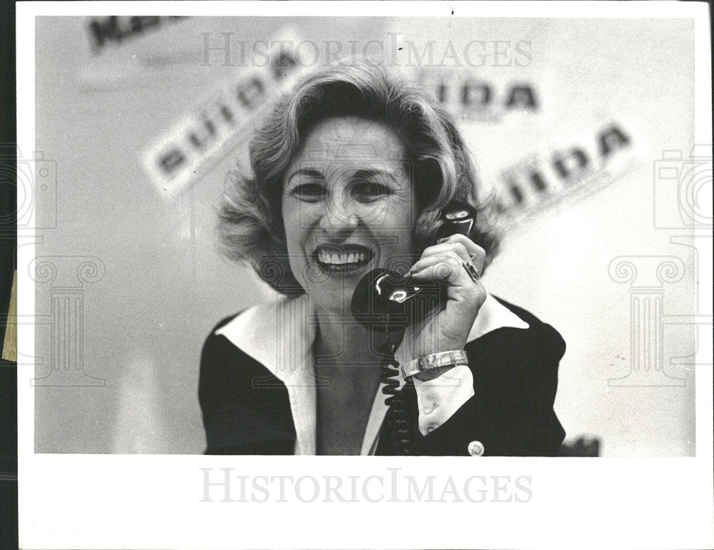 1980 Press Photo Congress Run Suida Making Phone Calls - Historic Images