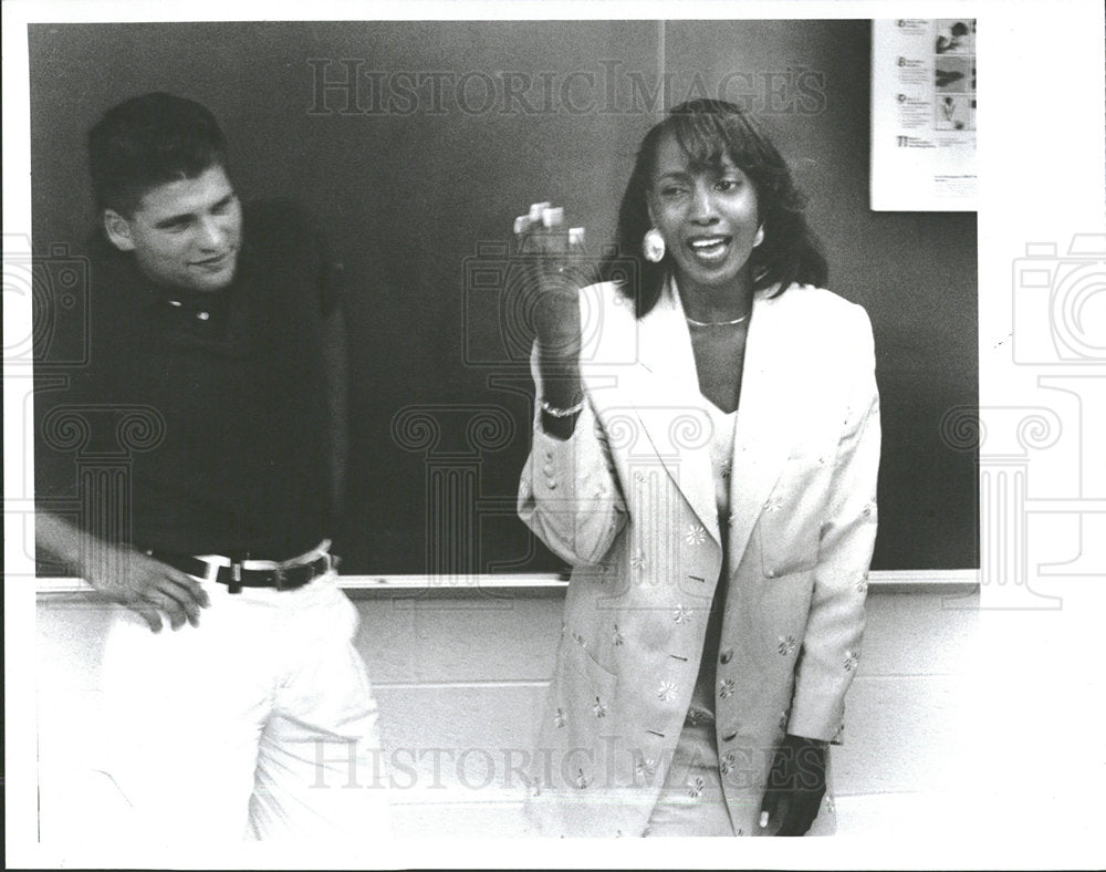 1991 Press Photo Dr. Ju Juan Taylor Schoolcraft College - Historic Images