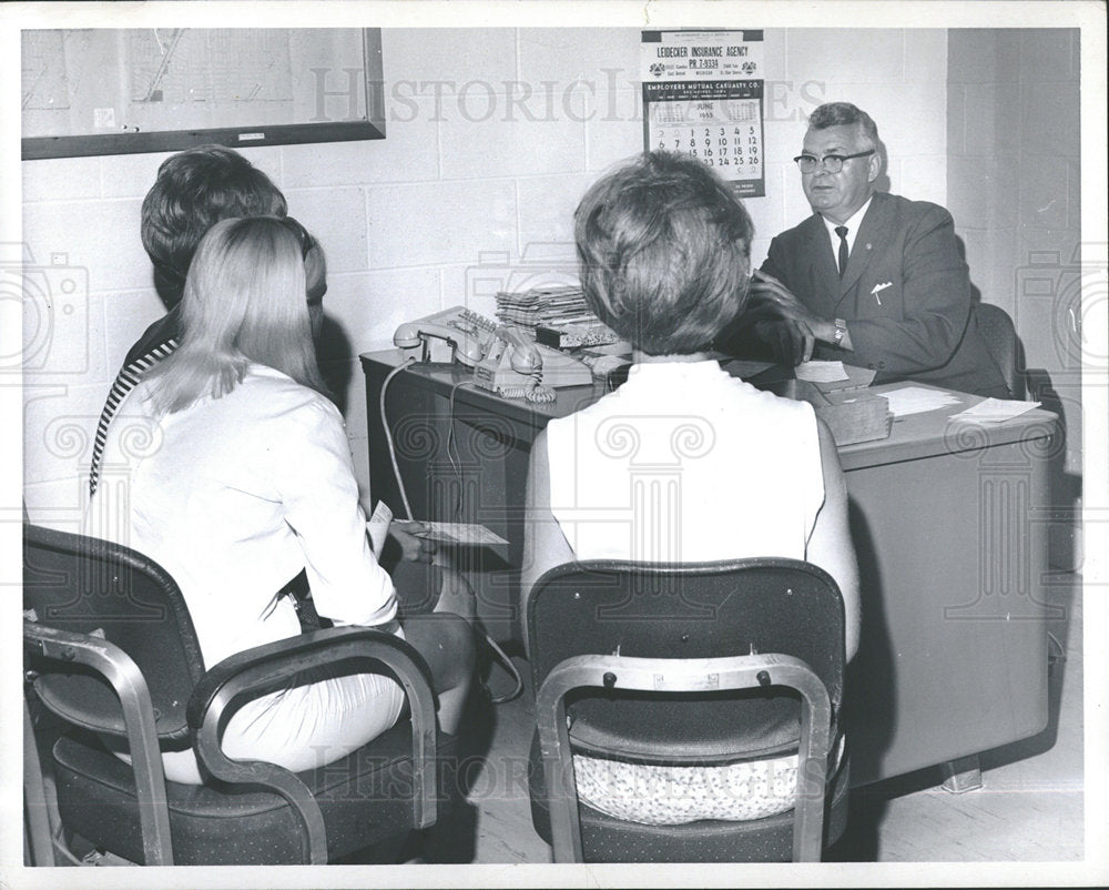 1965 Press Photo Teenage Girls Court Judge McPherson - Historic Images
