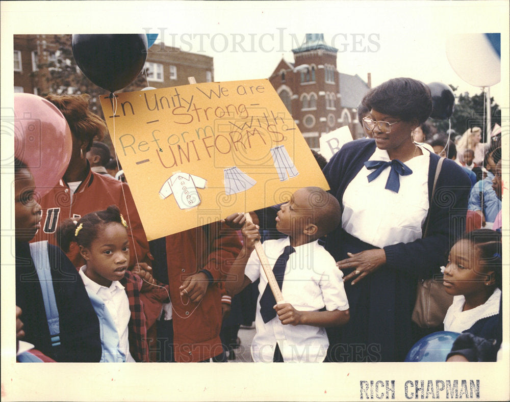 1990 Press Photo Tilton Elementary Uniform Reform Sign - Historic Images