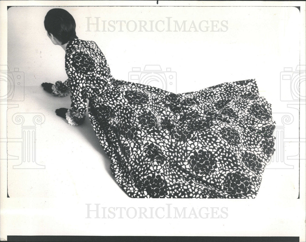1988 Press Photo Floral Print Dress - Historic Images