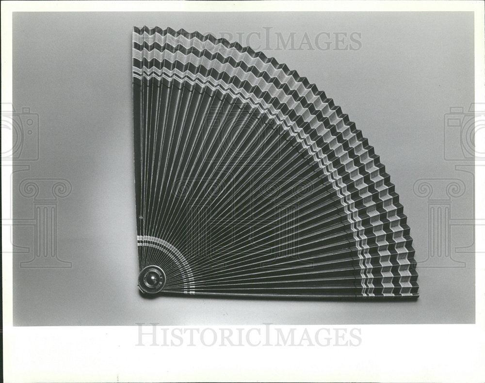 1983 Press Photo A Fireplace Fan - Historic Images