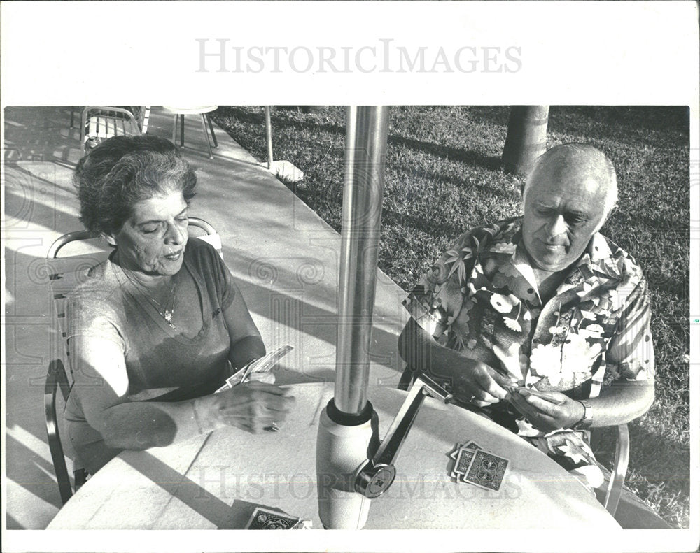 1982 Press Photo Jack &amp; Reva Mallin leave Chicago - Historic Images