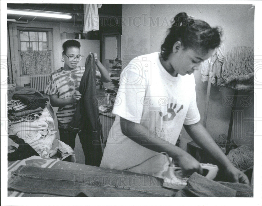 1991 Press Photo Rose Johnson Latikka Laundry - Historic Images