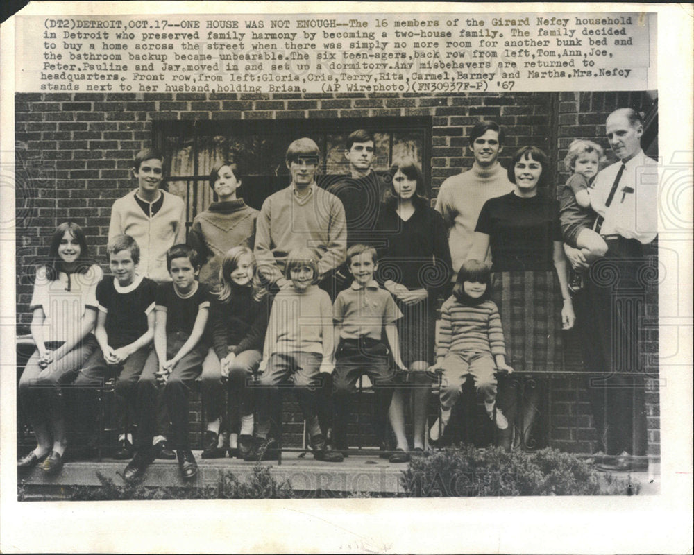 1967 Press Photo Girard Nefoy family spread to 2 homes - Historic Images