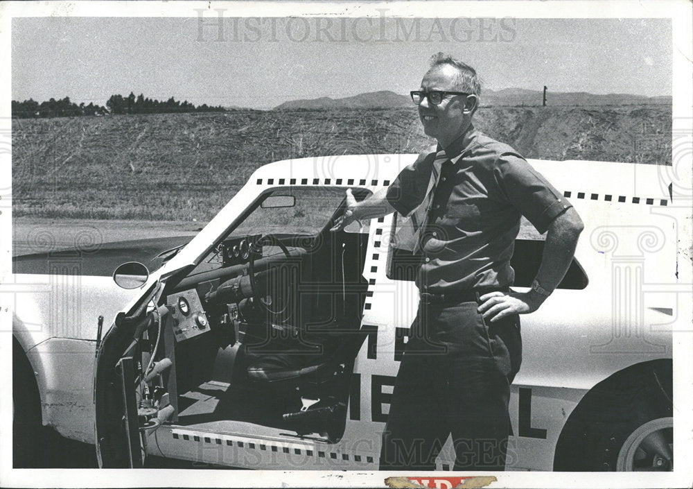 1971 Press Photo Safety Expert Doug Toms - Historic Images