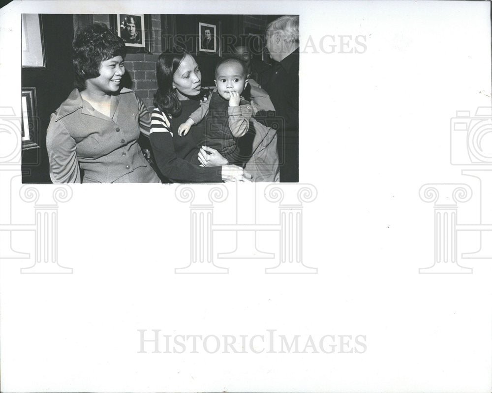 1977 Press Photo Lenora Perez & Filipine Narceso - Historic Images