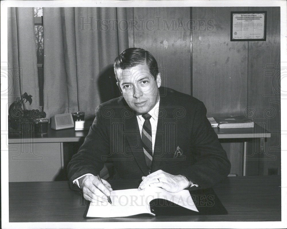 1966 Press Photo College President Dr. John E. Tirrell - Historic Images