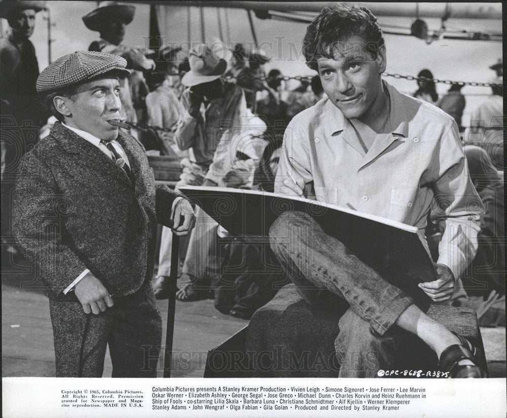 1965 Press Photo Film Ship Of Fools Actor George Segal - Historic Images