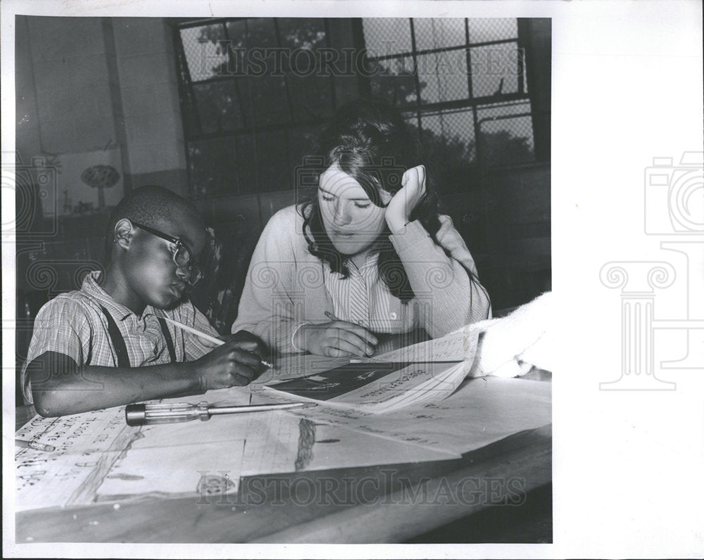 1965 Press Photo Ellen Stark  Teaching Intern - Historic Images