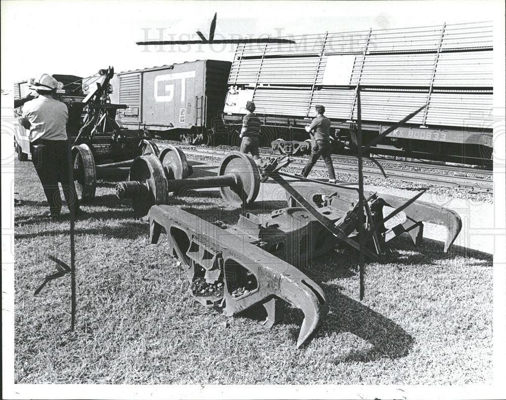 1981 Press Photo Train Derailment Michigan - Historic Images
