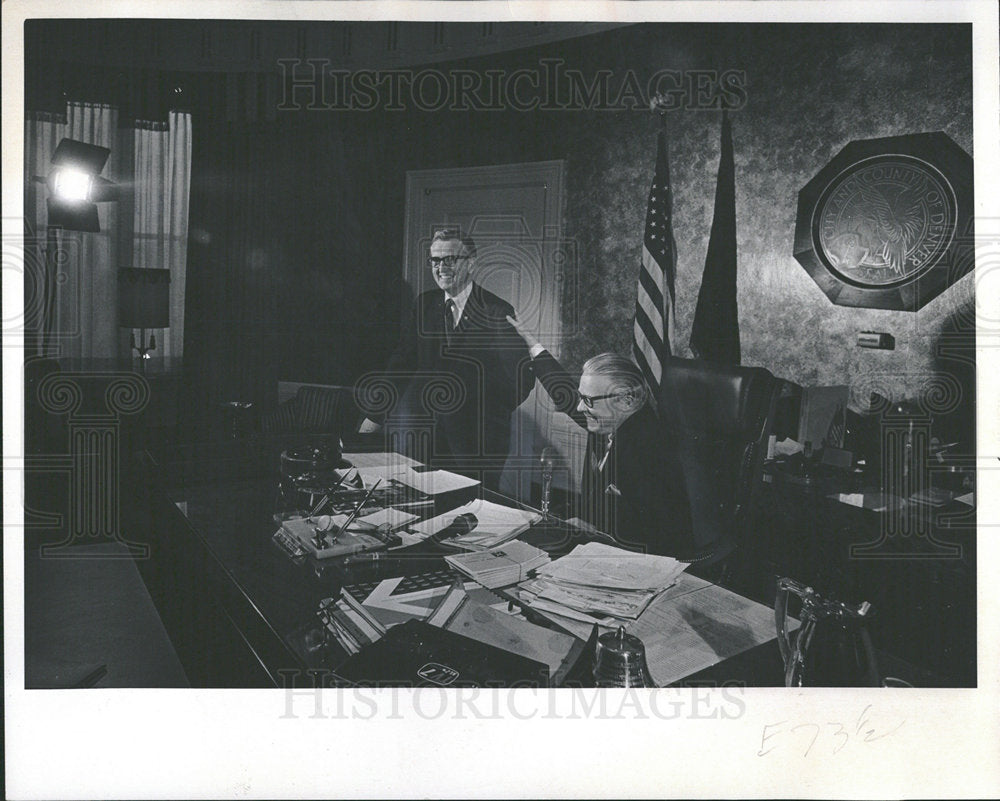 1970 Press Photo John Henry and Mayor Bill McNichols - Historic Images