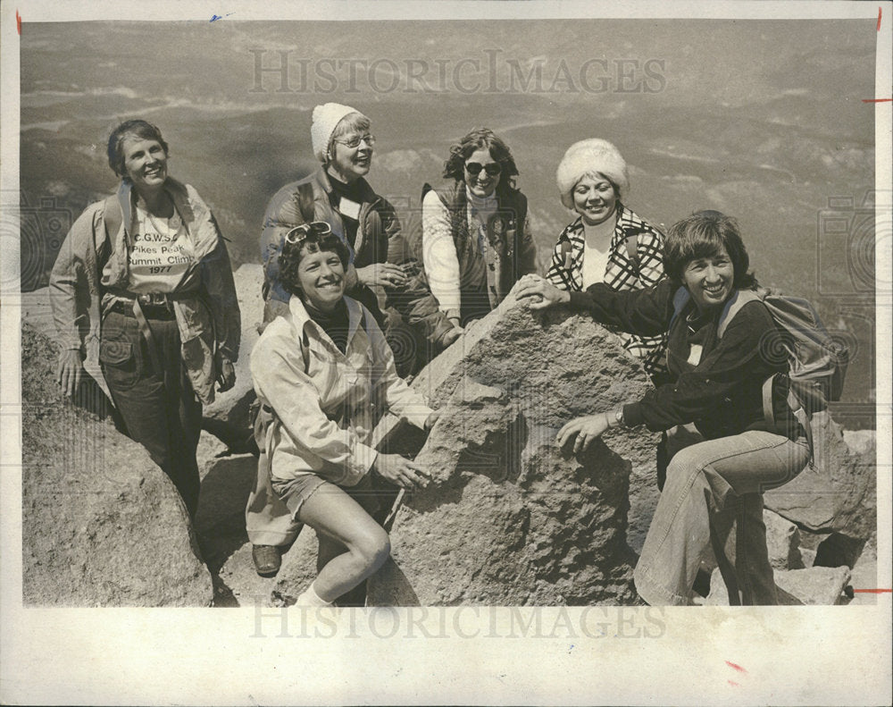 1977 Press Photo Mary Estill Buchanan Leads Celebration - Historic Images