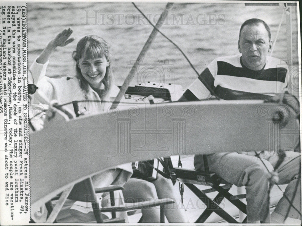 1965 Press Photo Mia Farrow and Frank Sinatra on Boat - Historic Images