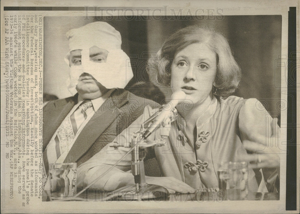 1975 Press Photo Cook and Rowe FBI Informants Testify - Historic Images