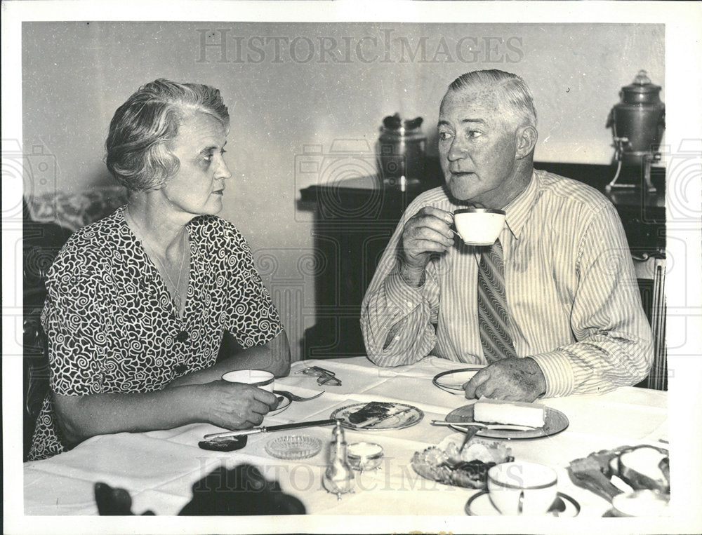 1938 Press Photo Mr. and Mrs. Jimmy Hines at Breakfast - Historic Images