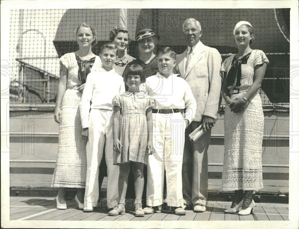 1934 Press Photo The Gates Family on the S.S. Lutline - Historic Images