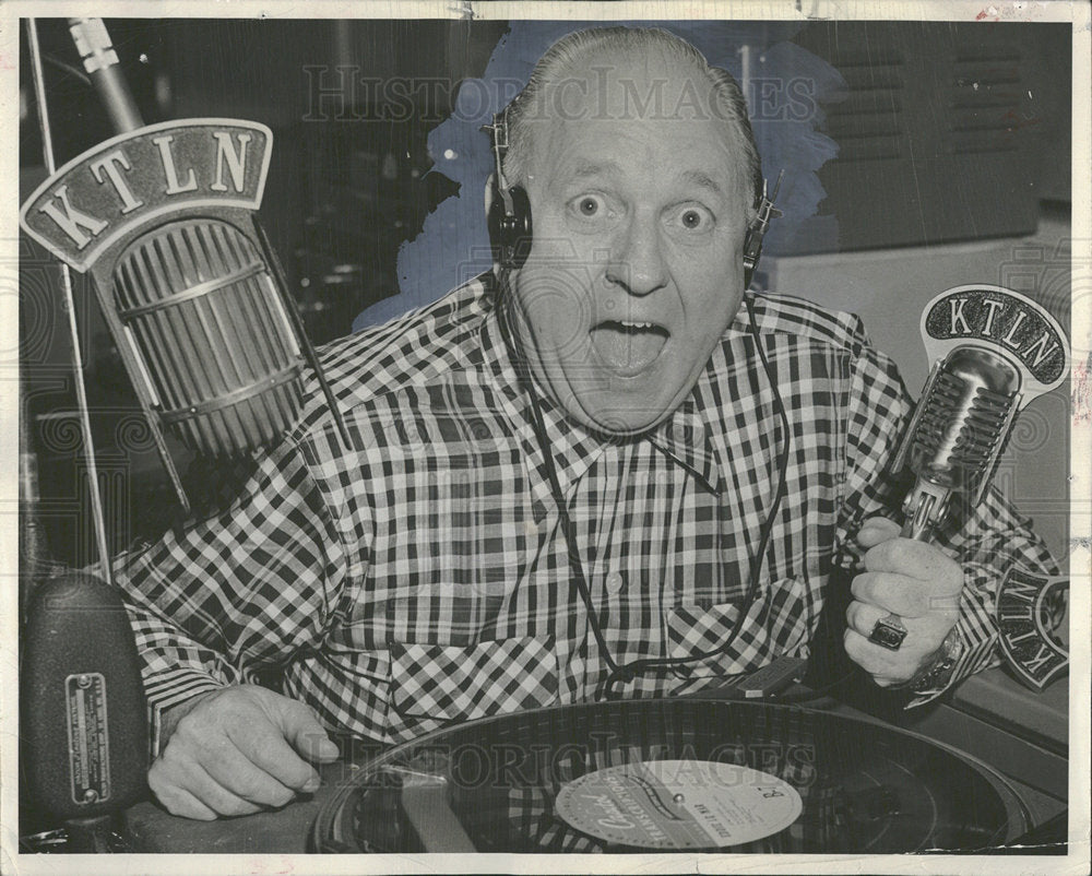 1955 Press Photo Joe Flood American Radio Broadcaster - RRY22479 - Historic Images