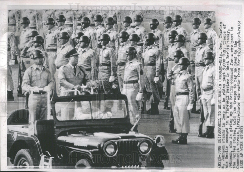 1961 Photo Brig. Gen. Charles Johnson Gives Farewell  - Historic Images