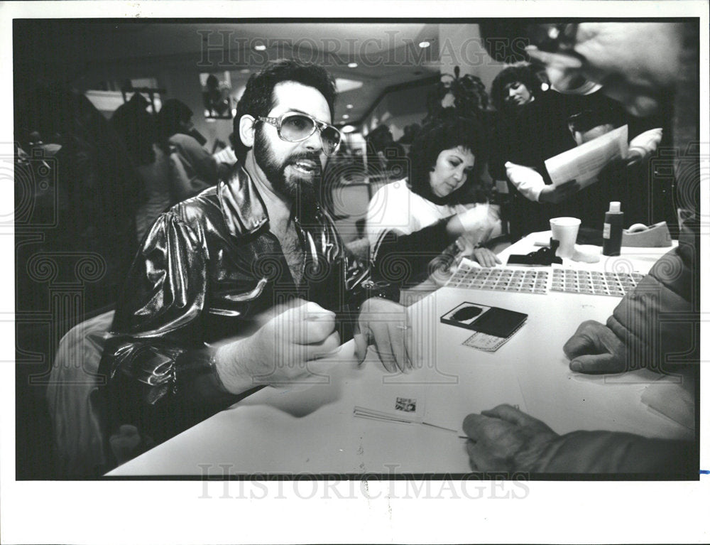 1993 Press Photo Karl Gehring Foto in Flashy Clothing - Historic Images