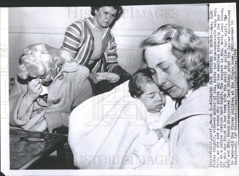 1959 Press Photo Mrs Ruth Flores Baby Returned To Her - Historic Images