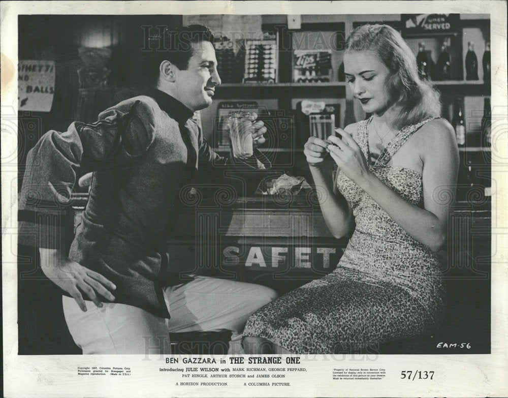 1957 Press Photo Ben Gazzara Julie Wilson Film Actors - RRY22873 - Historic Images