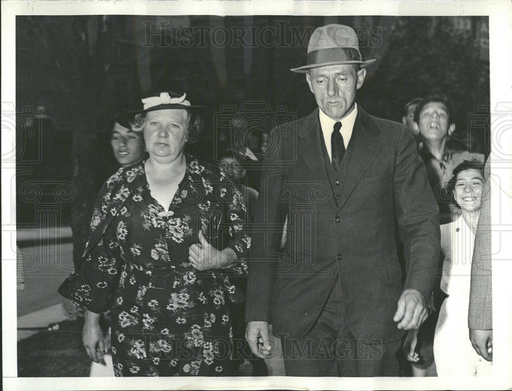 1938 Press Photo Dudley Brothwell Leaving Court - Historic Images