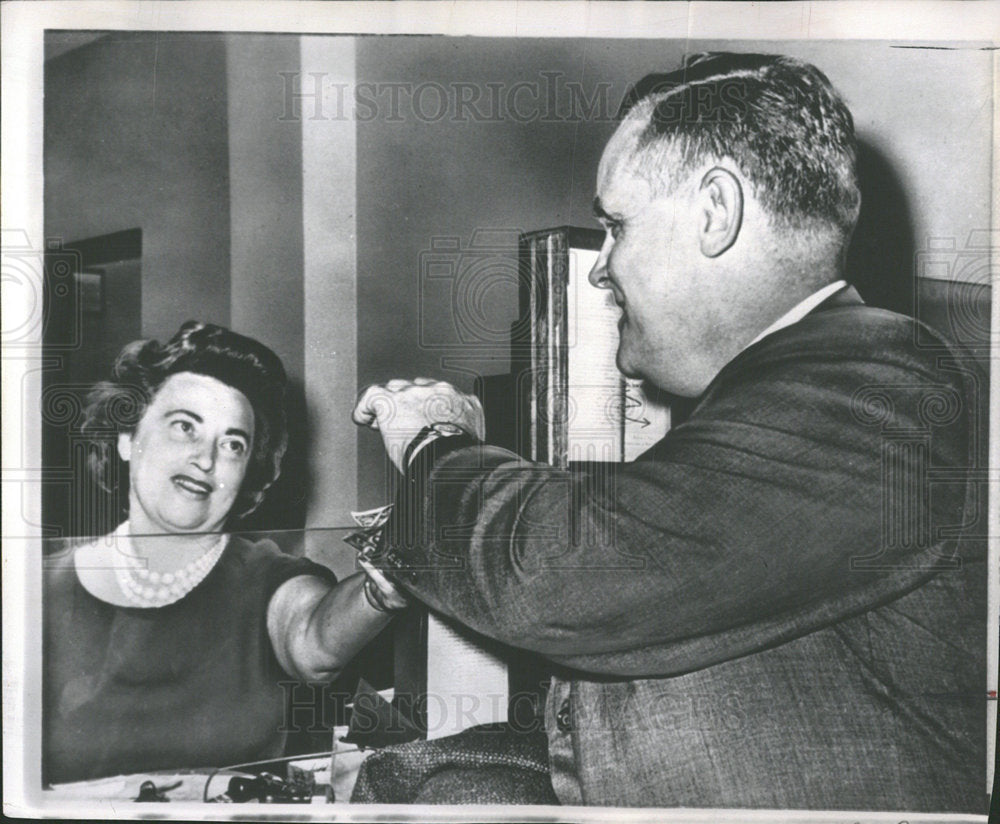 1961 Press Photo Gus Hall American Communist - Historic Images