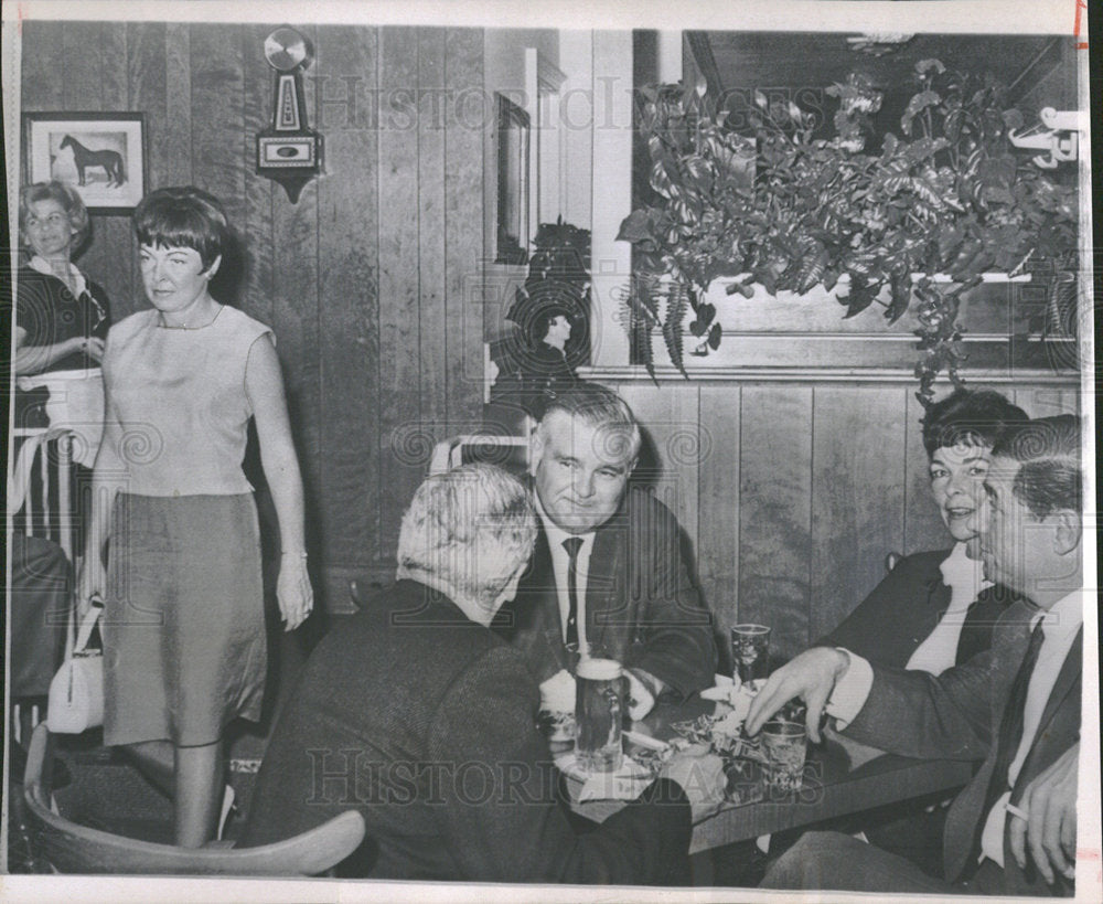 1966 Press Photo Mary Coppouno Marjorie Farber Carl  - Historic Images